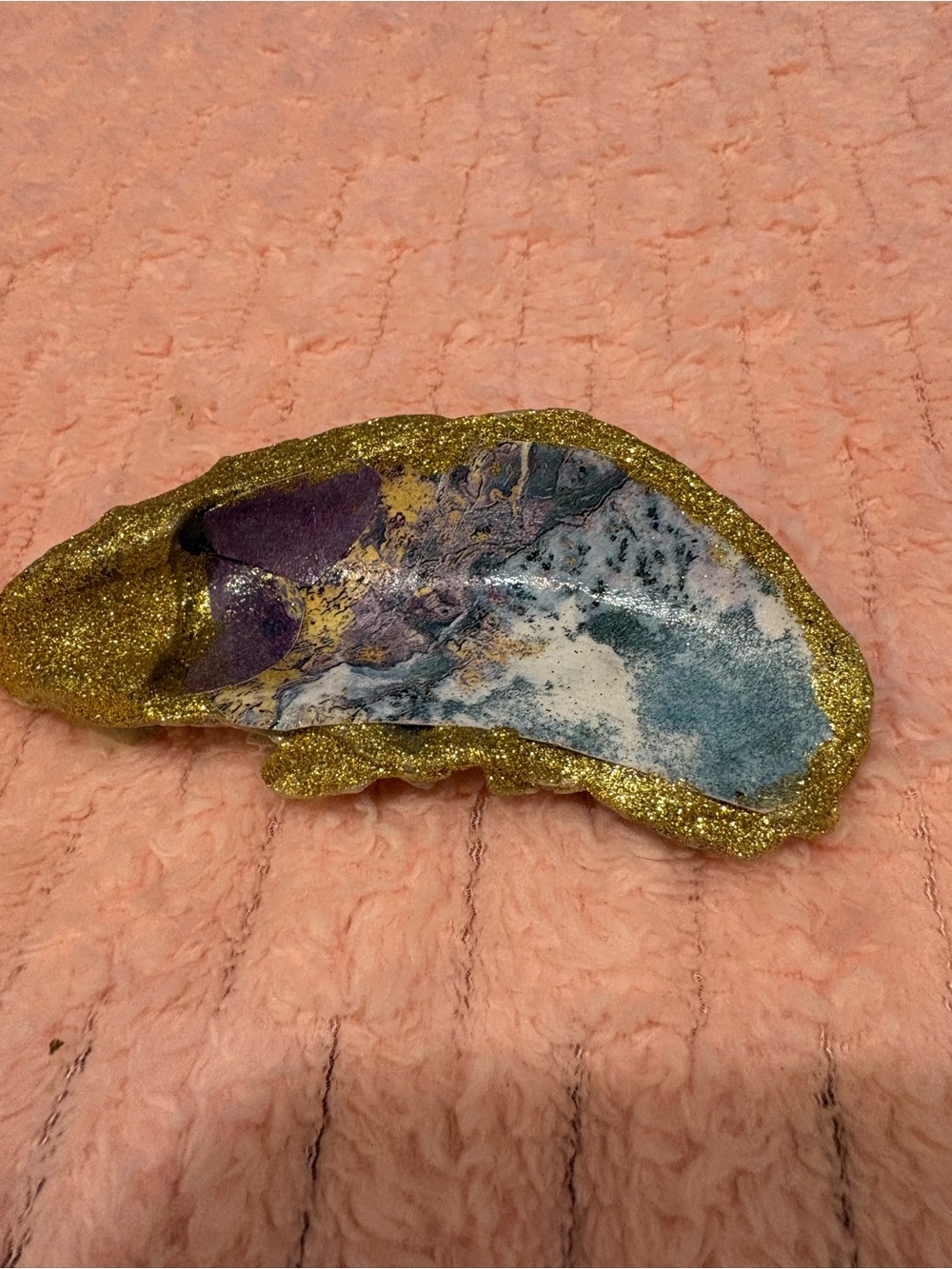 Handcrafted 5.25 inches jumbo oyster trinket box.